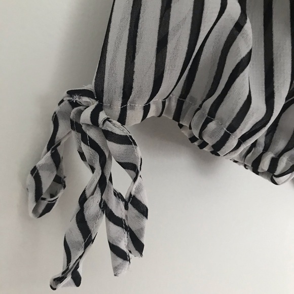 Small off the shoulder top - Picture 2 of 3